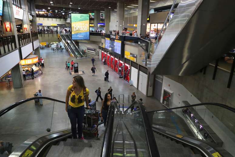 Saguão do aeroporto de Guarulhos (GRU Airport), operado pela Invepar 
16/04/2019
REUTERS/Amanda Perobelli