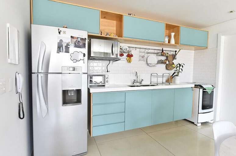 19. Através dos armários de cozinha também é possível levar mais cor ao ambiente