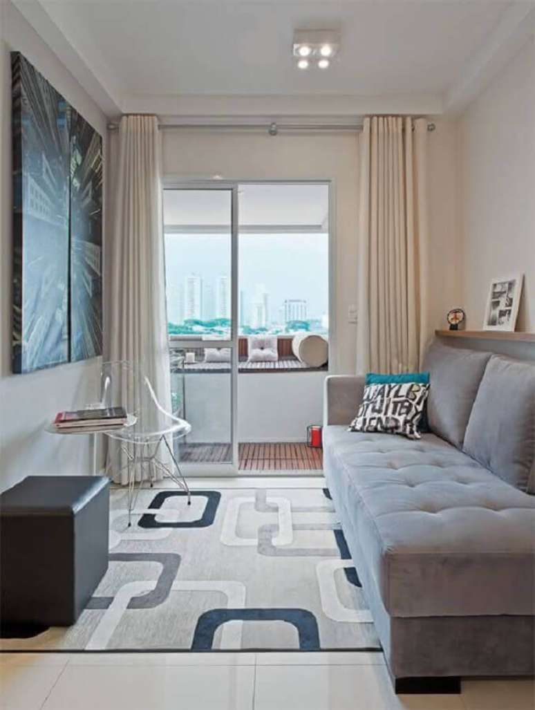 43. O tapete com cores claras e estampas geométricas são ótimos para decoração de salas pequenas – Foto: VesT Decor