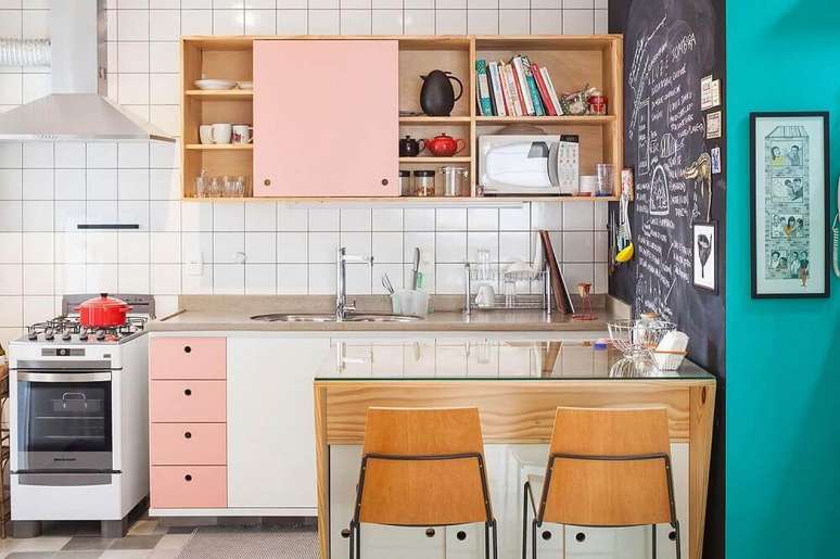 11. Decoração simples com modelos delicados de armários de cozinha no estilo retro e porta de correr para armário de cozinha de parede