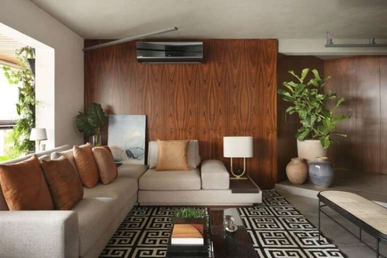 10. Estes modelos de sof&aacute; de canto t&ecirc;m uma parte aproveitada como base para um abajur. Projeto de Quattrino Arquitetura