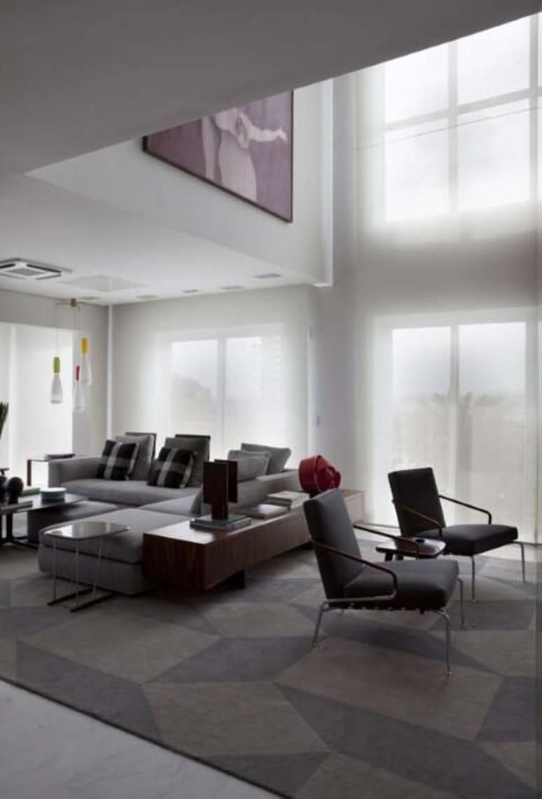 57. Modelos de sofá de canto cinza em sala ampla. Projeto de AMC Arquitetura