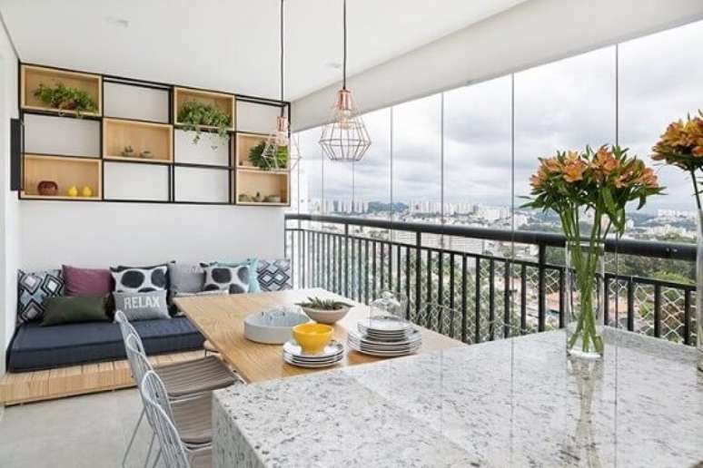 73. Mais um dos v&aacute;rios modelos de sof&aacute; futon. Projeto de Doob Arquitetura