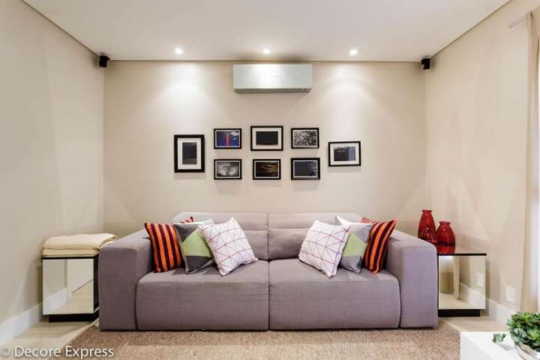 1. A escolha dos modelos de sofá é parte importantíssima da decoração da sala. Projeto de Camila Badaro