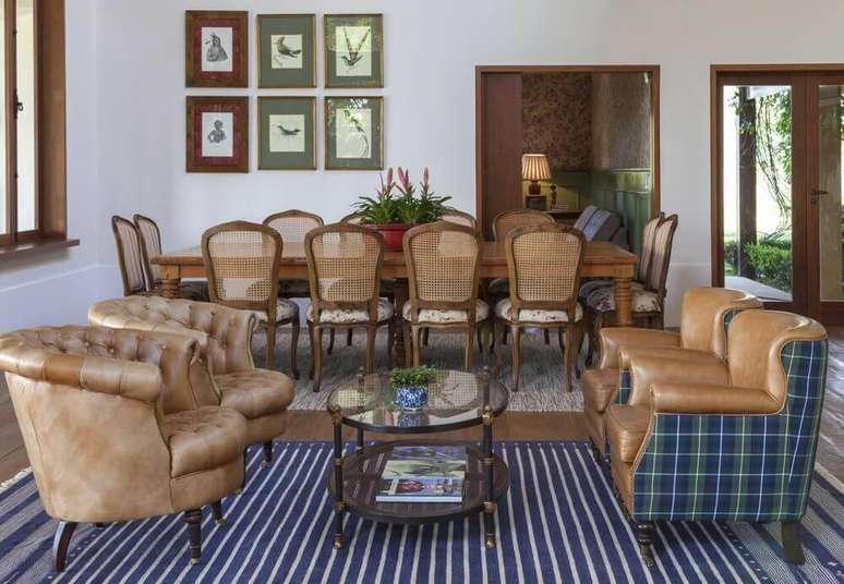 23. Neste projeto de Ih Designers, vemos tamb&eacute;m essa aplica&ccedil;&atilde;o em um ambiente m&eacute;dio, aproveitando seu espa&ccedil;o para mais de um objetivo. Projeto de Ih Designers