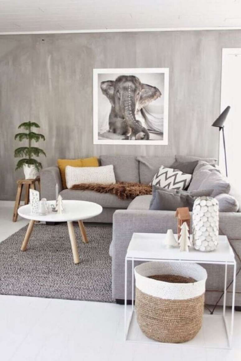 76. Tapete para sala cinza com decoração minimalista e sofá de canto – Foto: Archzine
