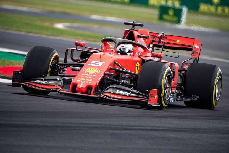 Vettel está totalmente comprometido com a Ferrari, segundo Binotto