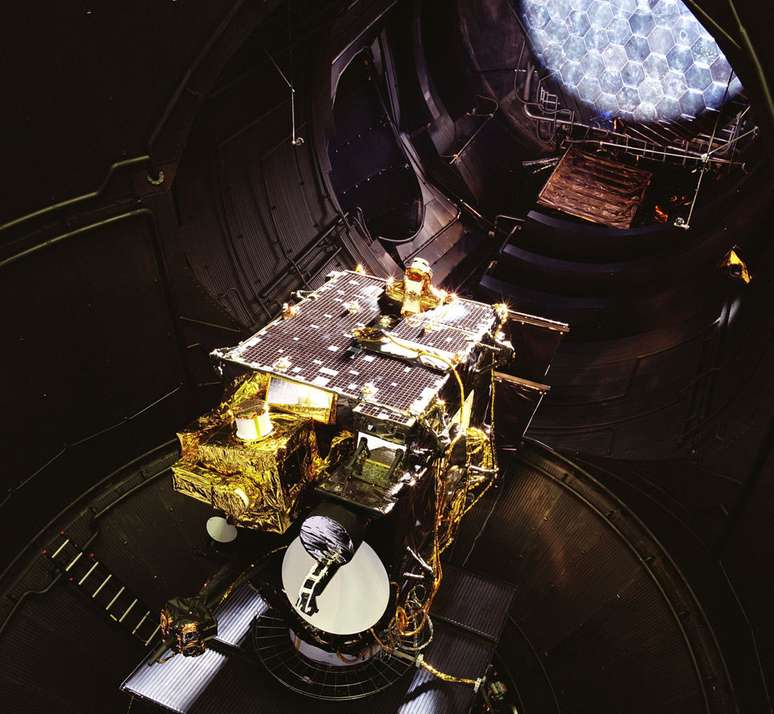 O satélite de telecomunicações Artemis, lançado em 2001, pesava mais de 3 toneladas