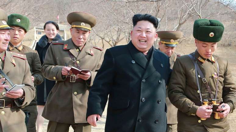 Kim Jong-un é reverenciado pelos generais do seu país desde os oito anos de idade, diz a autora