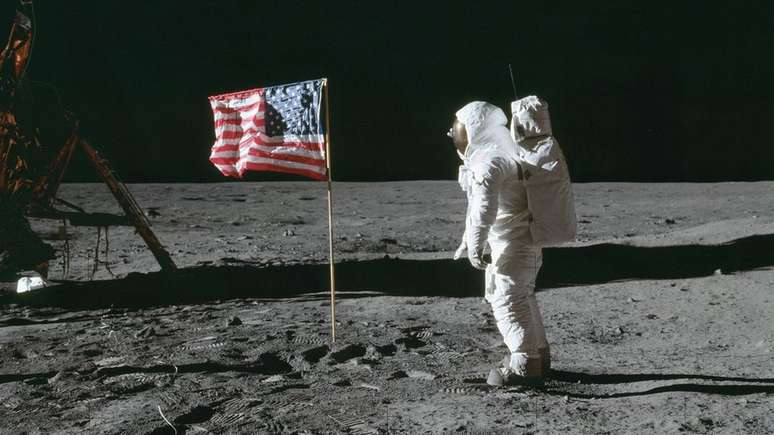 A caminhada de Neil Armstrong foi uma grande vitória americana na corrida espacial