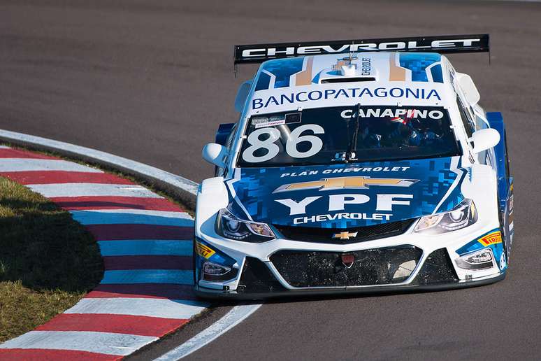 Argentino chega à Stock Car e já lidera primeiro treino em dobradinha da Hot Car