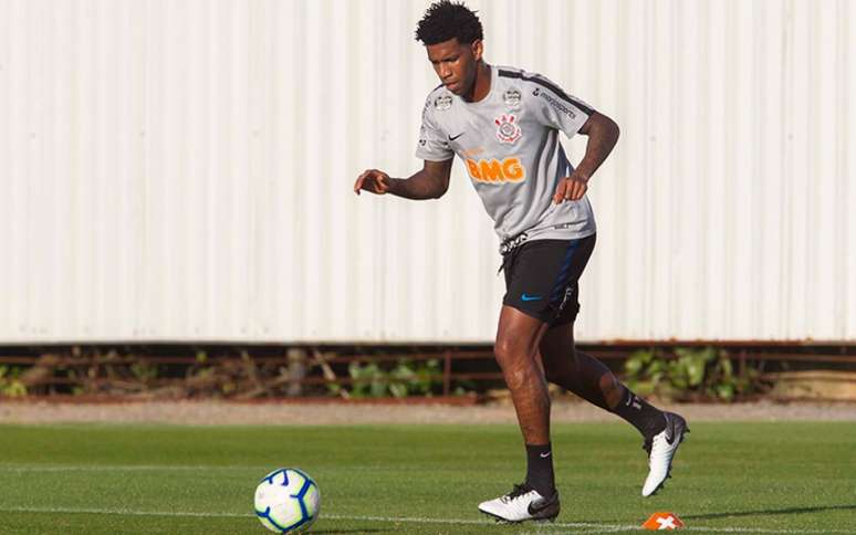 Zagueiro Gil será titular do Corinthians contra o Flamengo (Foto: Daniel Augusto Jr/Ag. Corinthians)