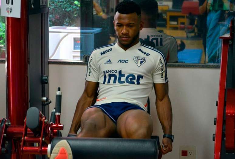 Luan fortalece a musculatura no Reffis: ele tem sido elogiado pelo preparo físico (Foto: Divulgação/ São Paulo)