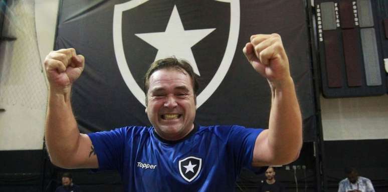 Guilherme Lopes comemora resultados (Foto: Divulgação/Botafogo)