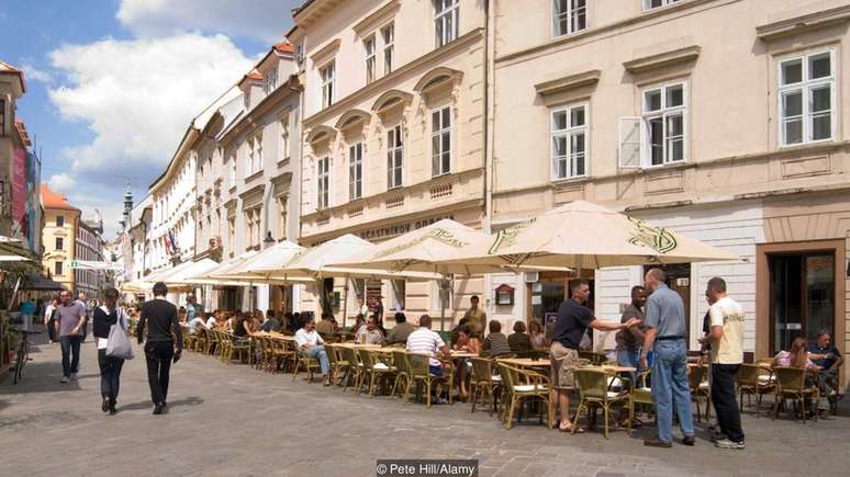 A Kofola ainda é servida direto da máquina em muitos bares e restaurantes na Bratislava