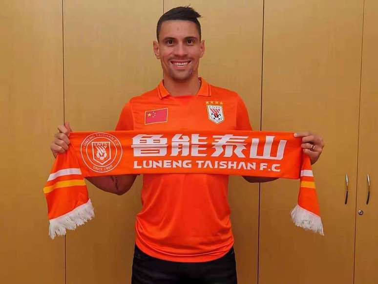 Meia Moisés deixa o Palmeiras em direção ao Shandong Luneng, da China, por cinco milhões de euros