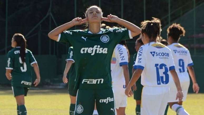 Bianca marca duas vezes em goleada sobre a Chapecoense.