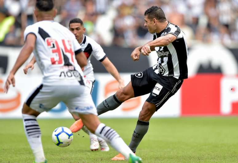 Botafogo vem de vitória em jogos de manhã, após o 1 a 0 sobre o Vasco, em junho (Foto: Thiago Ribeiro/Botafogo)