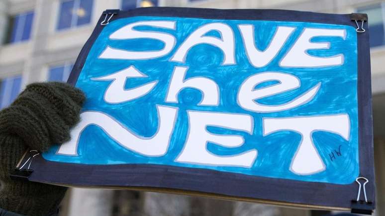 Amea&ccedil;as &agrave; 'internet aberta' continuam a gerar respostas acaloradas - mas alguns especialistas acreditam que a mudan&ccedil;a &eacute; inevit&aacute;vel