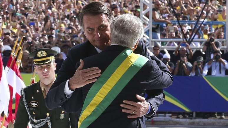 Temer cumprimenta Bolsonaro em sua posse; emedebista diz que avanço da pauta da Previdência no governo atual herda campanha de seu mandato