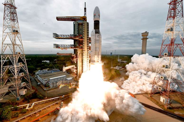 Lançamento de foguete indiano que tentará pousar sonda na lua
22/07/2019 Organiação de Pesquisa Espacial da Índia/Divulgação via REUTERS