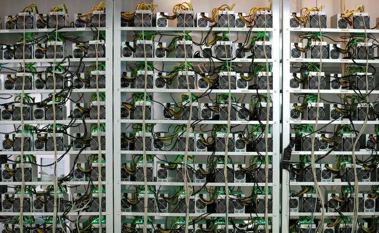 Trabalho de mineração de criptomoedas é mostrado em equipmento da HydroMiner, na Áustria. REUTERS/Leonhard Foeger