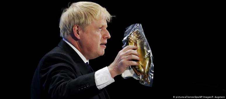 Boris e o arenque: mais uma mentira do político conservador como argumento pró-Brexit