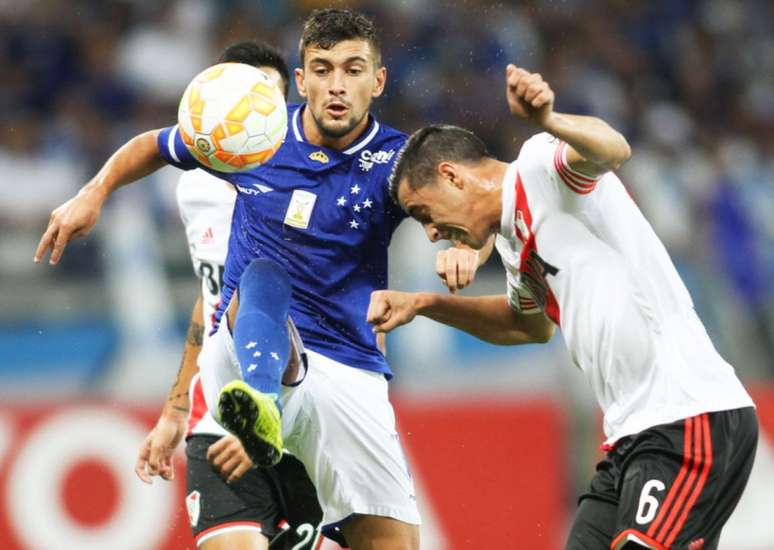 Cruzeiro x River Plate não se enfrentam em decisões desde 2015, quando os argentinso eliminaram o time mineiro nas quartas de final- (Foto: Gil Leonardi/LANCE!Press)