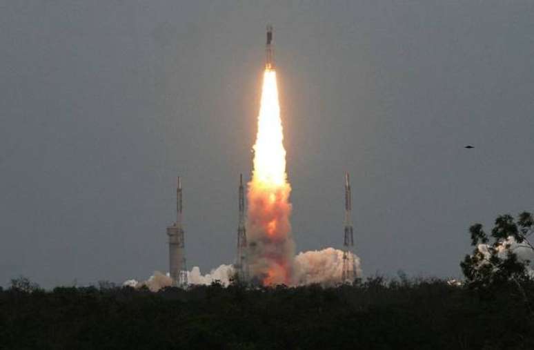 Índia lança com sucesso missão espacial à Lua