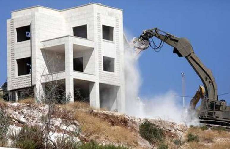 Israel inicia polêmica demolição de casas palestinas