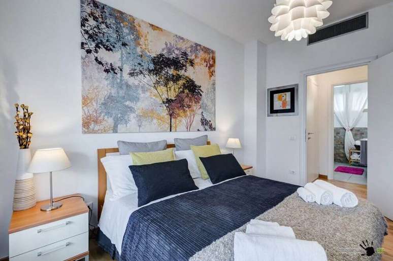 25. Decoração simples com modelos de criado mudo para quarto de casal – Foto: Yandex