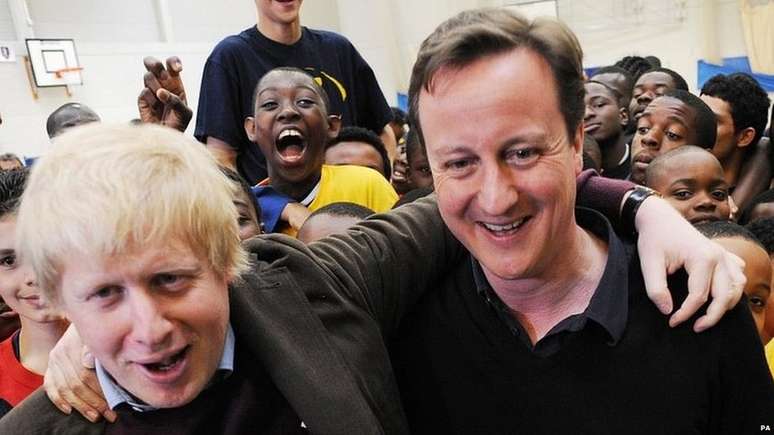 Boris Johnson e o ex-premi&ecirc; David Cameron (acima, em 2010) est&atilde;o entre os muitos l&iacute;deres pol&iacute;ticos brit&acirc;nicos que estudaram em Oxford