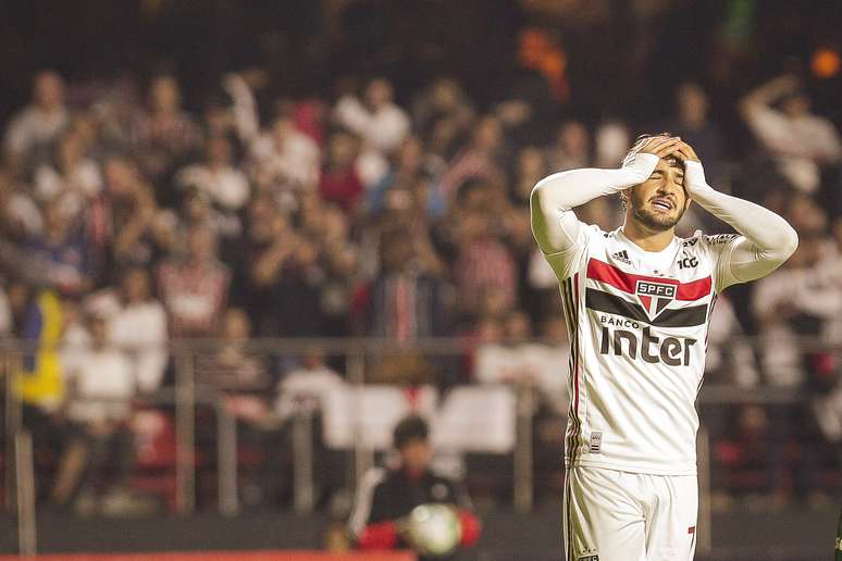 O jogador Alexandre Pato do São Paulo durante a partida entre São Paulo e Palmeiras, válida pela Série A do Campeonato Brasileiro 2019.