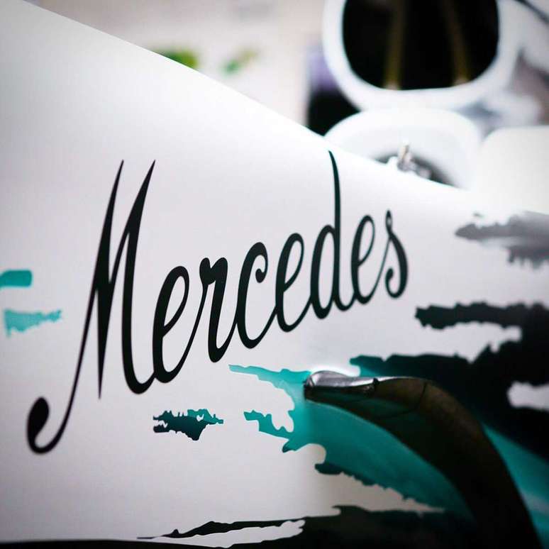 Mercedes inspira-se em sua origem para pintura comemorativa dos 125 anos