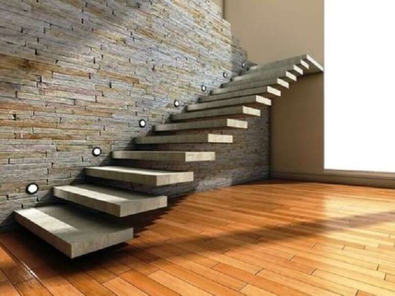 65. Escada flutuante de concreto com pontos de luz fixada em uma parede de pedra. Fonte: Pinterest