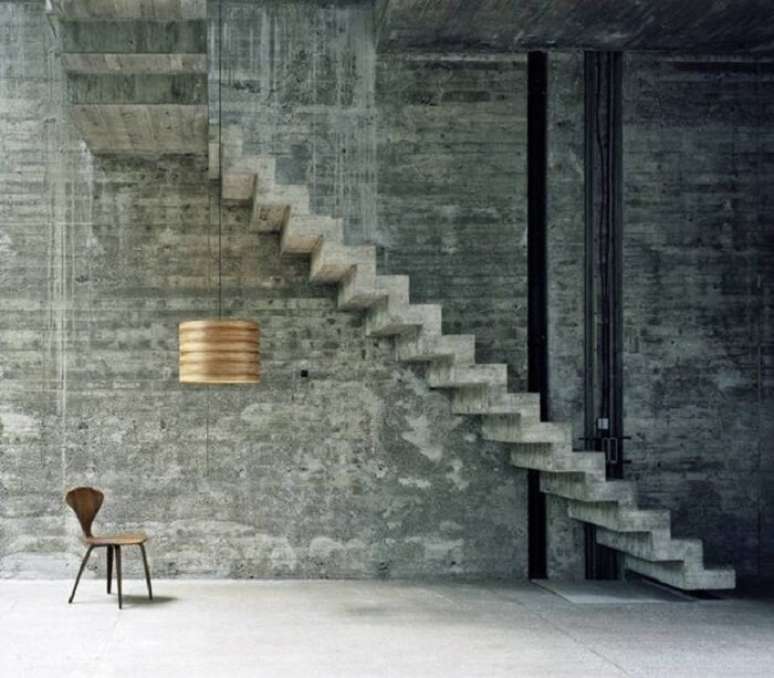 69. Escada flutuante de concreto fixada a uma parede de concreto. Fonte: Pinterest