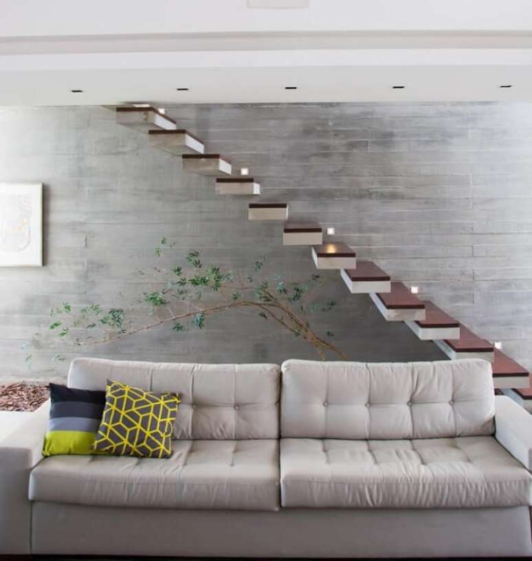 63. Escada com degraus flutuantes para sala de estar. Fonte: SB Ardelotto Arquitetura