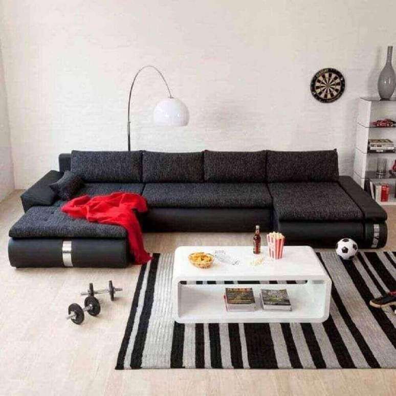 28. Modelo de sofás modernos e confortáveis para sala decorada preto e branco – Foto: Pinterest