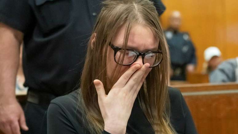 Anna Sorokin se apresentava como Anna Delvey, herdeira alemã de uma fortuna de 60 milhões de euros, e em pouco tempo conquistou a alta sociedade de Nova York