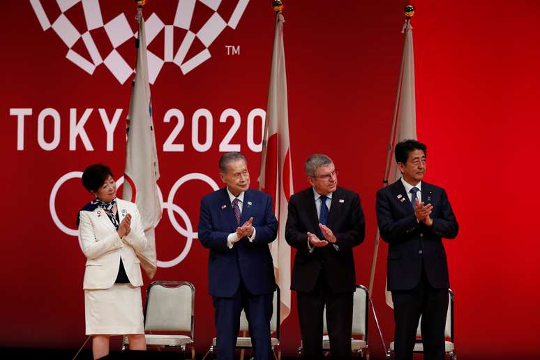 Governadora de T&oacute;quio, Yuriko Koike, presidente dos Jogos de 2020, Yoshiro Mori, presidente do COI, Thomas Bach, e premi&ecirc; japon&ecirc;s, Shinzo Abe, em evento que marca contagem de 1 ano para Jogos Ol&iacute;mpicos
24/07/2019
REUTERS/Issei Kato