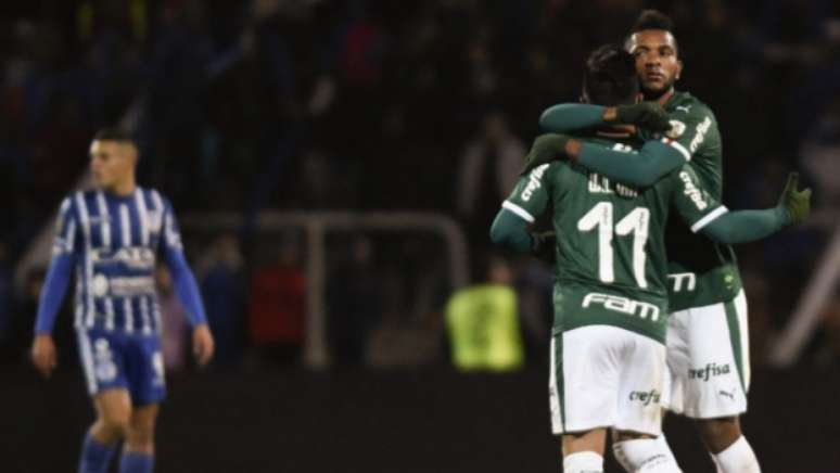 Willian e Borja foram duas das três novidades do Palmeiras nesta terça-feira, em Mendoza (Andres Larrovere/AFP)