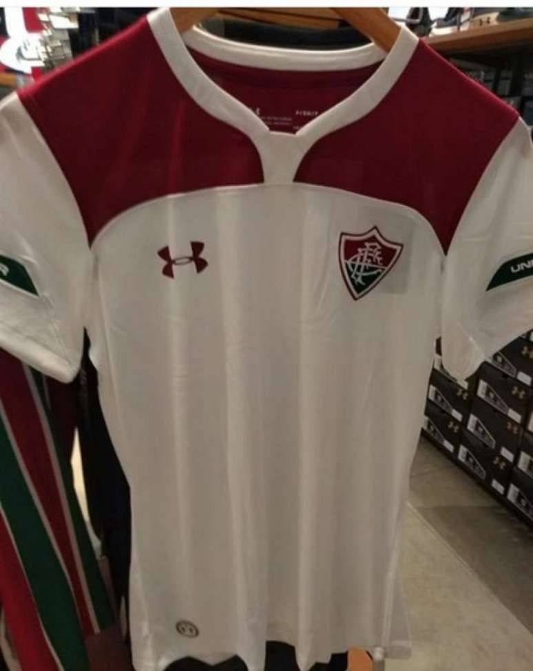 Site vaza imagem de nova camisa branca da seleção brasileira