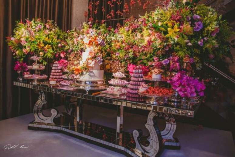 49. O bolo de 15 anos inspirado no jardim colorido &ndash; Por: Raphael Ranosi