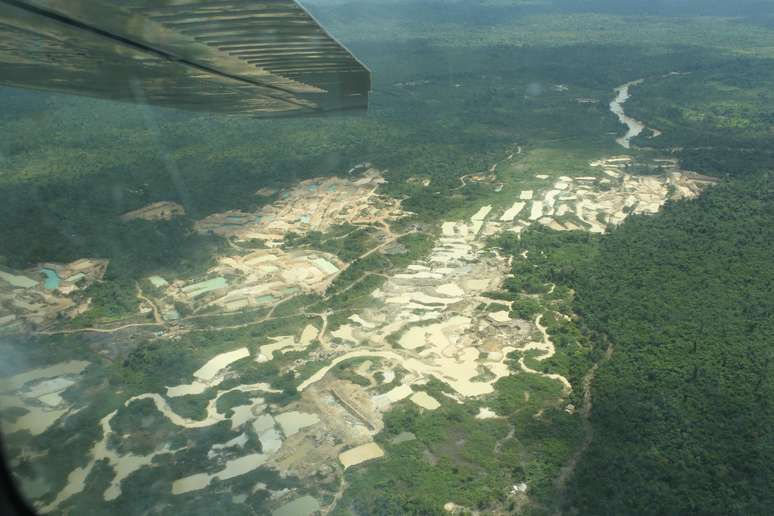 Terra Indígena Kayapó abriga frentes de garimpo com área equivalente à de dezenas de campos de futebol