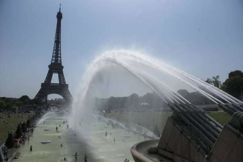 Calor extremo na Europa ameaça catedral de Notre-Dame