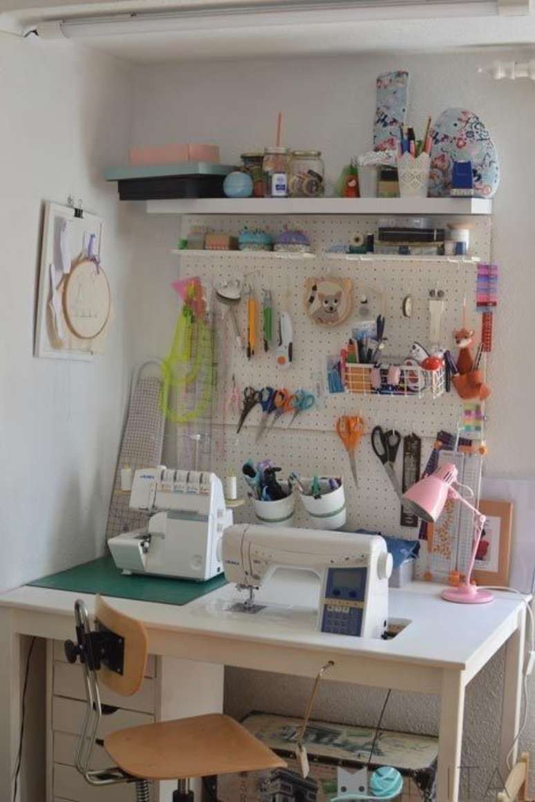 9. A bancada da máquina do atelier de costura deve ser perfeita. Foto: VK
