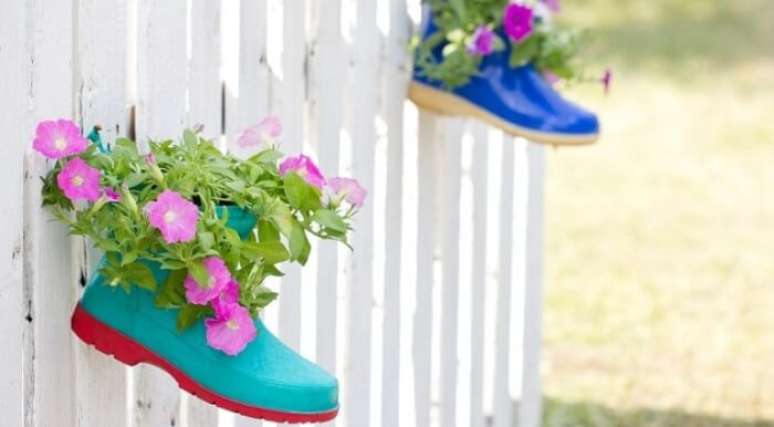 10. Botas que serve de vasos para a florada das petúnias. Fonte: Pinterest