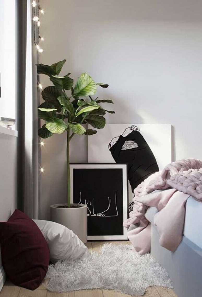 18. Uma dica para deixar a decoração com quadros tumblr mais modernas é usá-los apoiados no piso – Foto: Pinterest