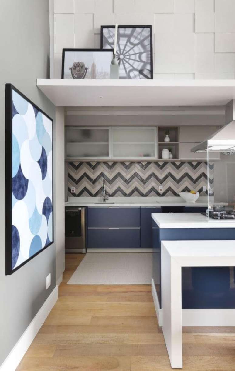 66. Modelos de cozinha planejada com armários em azul – Por: Sara Rollemberg