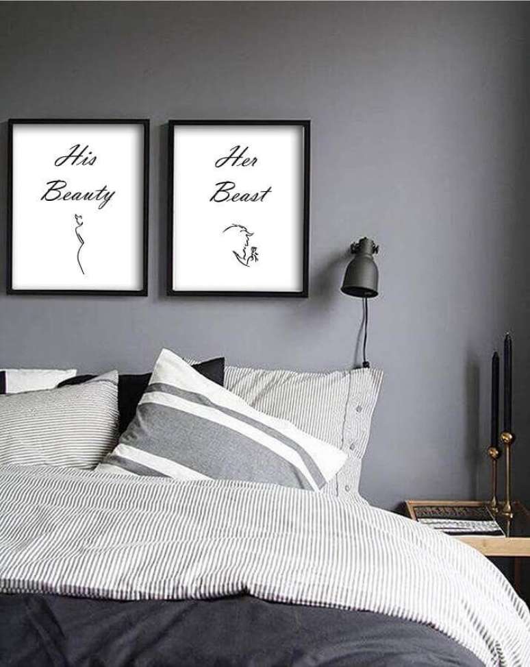 50. Quarto cinza decorado com quadros tumblr de frases – Foto: Etsy